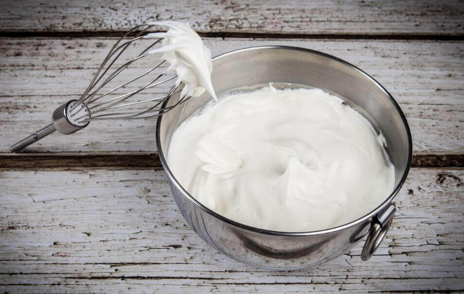 Piskede æggehvider.