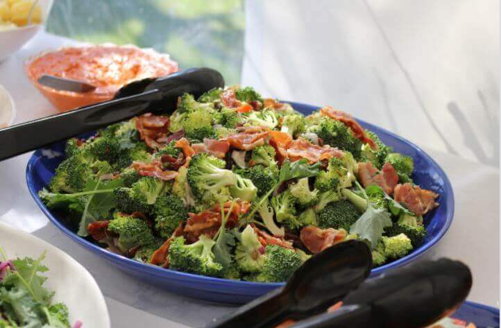 Bagt broccoli med skinke, en nem sammenkogt ret