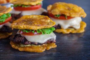 Lær at lave lækre patacones (stegte grønne melbananer)