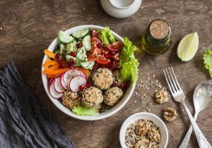 Nemme quinoa og kikærte kødboller