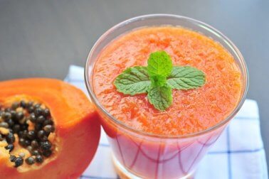 Papaya, grøn te og aloe vera afhjælpe for oppustet mave