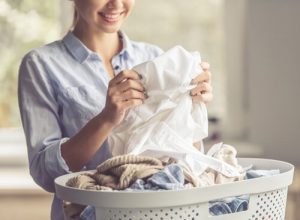 tyveri Byen husmor Fem naturlige metoder til at fjerne svedpletter fra tøjet - Bedre Livsstil