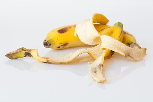 5 måder du kan bruge bananskræl som naturlægemiddel