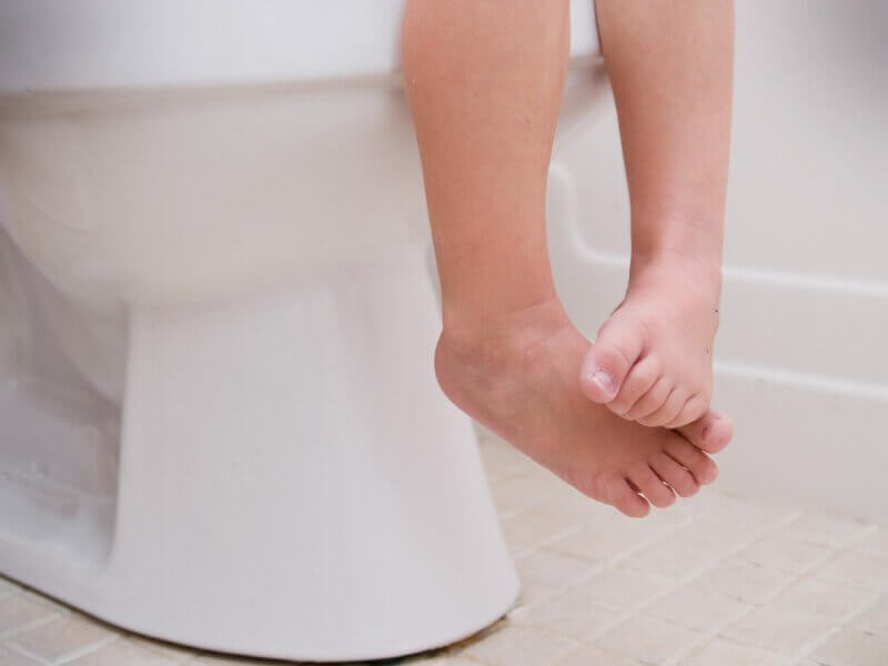 barn på toilettet -undgå forstoppelse hos børn