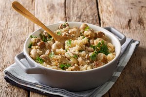 Quinoa risotto med svampe, kylling og porrer
