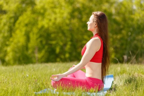 7 yogastillinger der gør dig glad