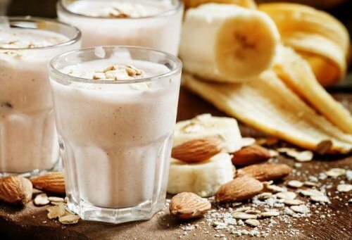 Smoothie med mandel og banan