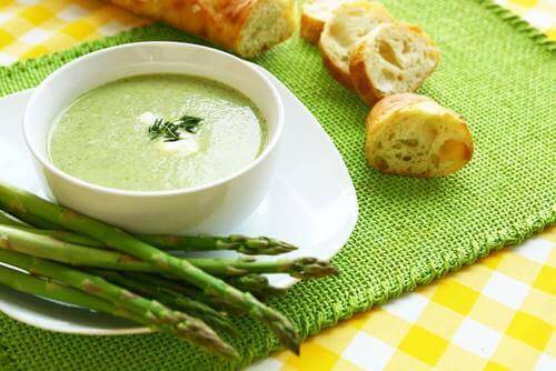 Cremet aspargessuppe: To opskrifter, du vil elske