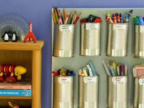 dåser til organisering af farveblyanter