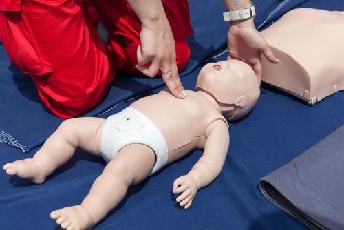 Sådan genopliver du en baby
