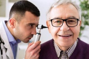 Hold øje med din hørelse, få et årligt check