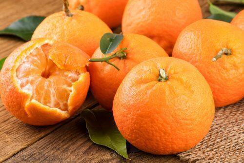 Lav lækre mojitos med friske mandariner