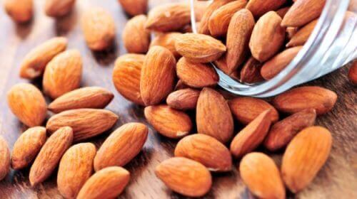 Mandler er en god kilde til calcium
