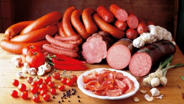 Pølser og forarbejdede kød med kolesterol er dårlige for arterierne