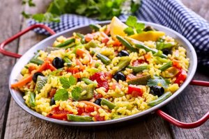 Sådan laver du en vegetarisk paella med få kalorier