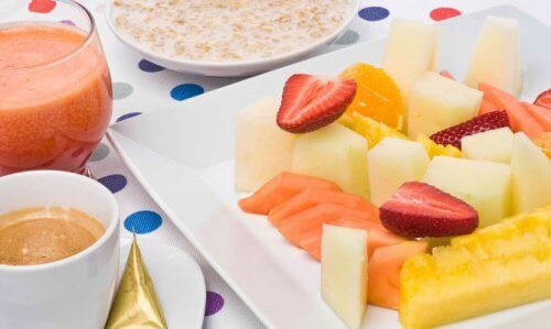 Morgenmad med frugtskiver
