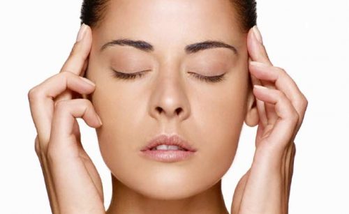 massage af tindingerne