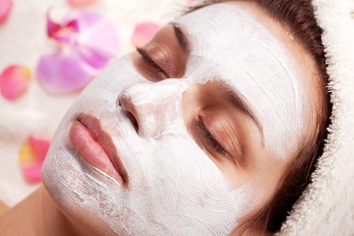 De fantastiske fordele ved yoghurt og citronmaske