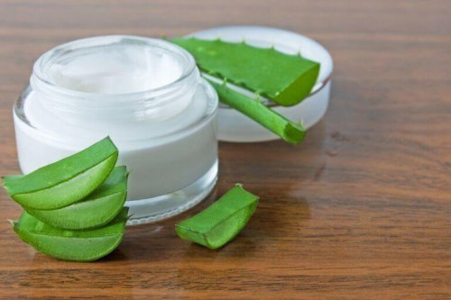 En af de mange sunde egenskaber ved aloe vera er plantes fordele for din hud