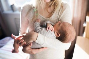 Sådan stopper du din babys hikke