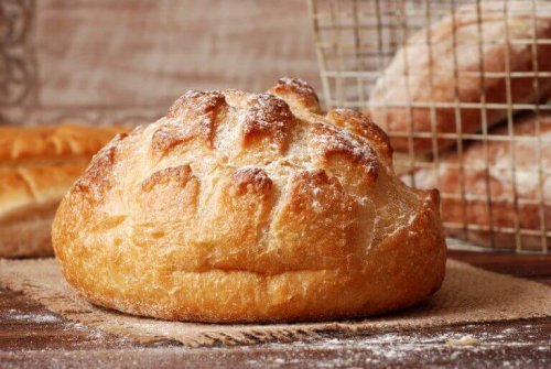 Følg disse 12 enkle trin til at lave dit eget æltefri brød