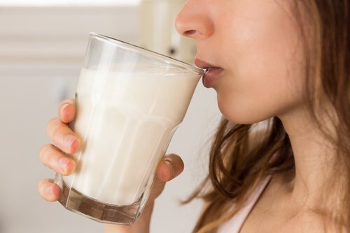 Havremælk indeholder omega 3 og 6, som hjælper med at bekæmpe dårligt kolesterol