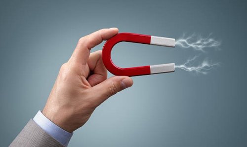 Loven om tiltrækning siger at du kan tiltrække positiv eller negativ energi med dine tanker og handlinger