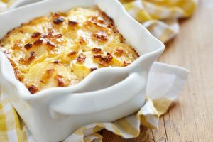 Sådan laver du en lækker kartoffelgratin med ost
