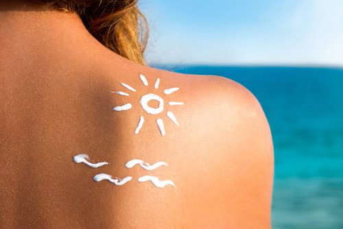 Solbadning er en af de farlige sundhedsvaner