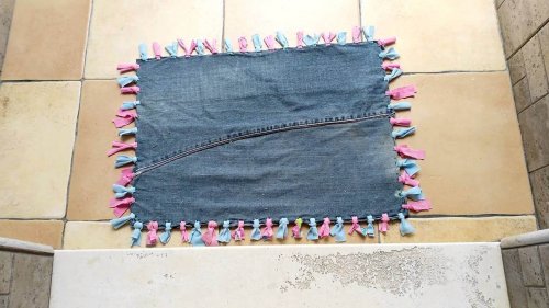 Du kan også genbruge gamle jeans til tæpper