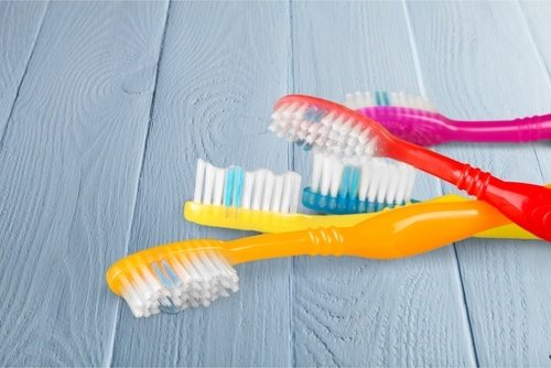 Din tandbørste kan være fuld af skadelige mikroorganismer