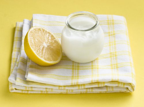 Brug denne ansigtsmaske med yoghurt og citron til at behandle akne ar