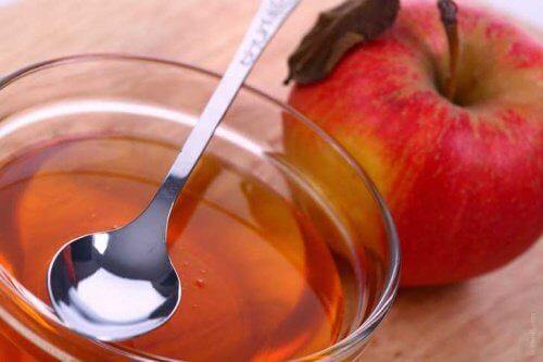 Æblecidereddike hjælper med at reducere porestørrelse og overdreven væskesekretion.