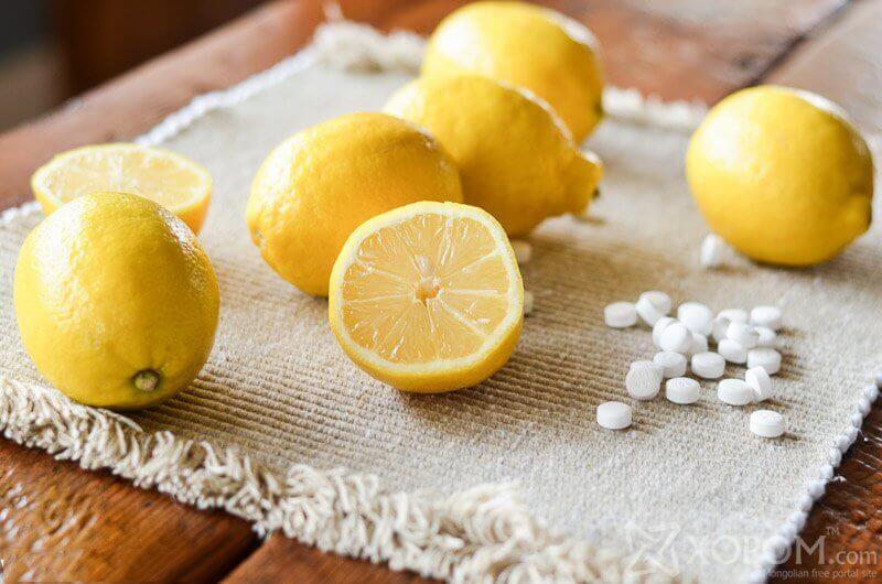 Citroner har antiseptiske egenskaber til at behandle knyster og hammertæer