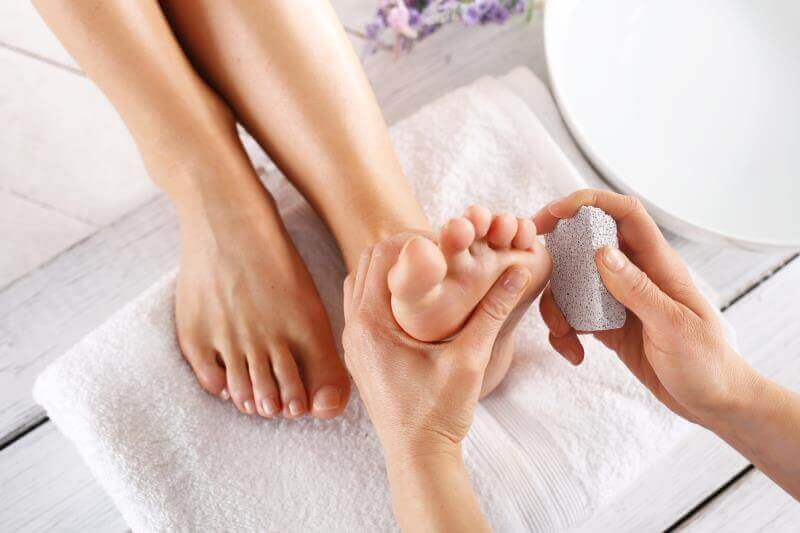 Pimpsten og Epsom salte til at behandle fødder