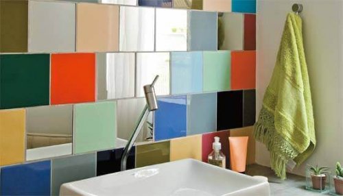 Indretning af badeværelse med farverige fliser