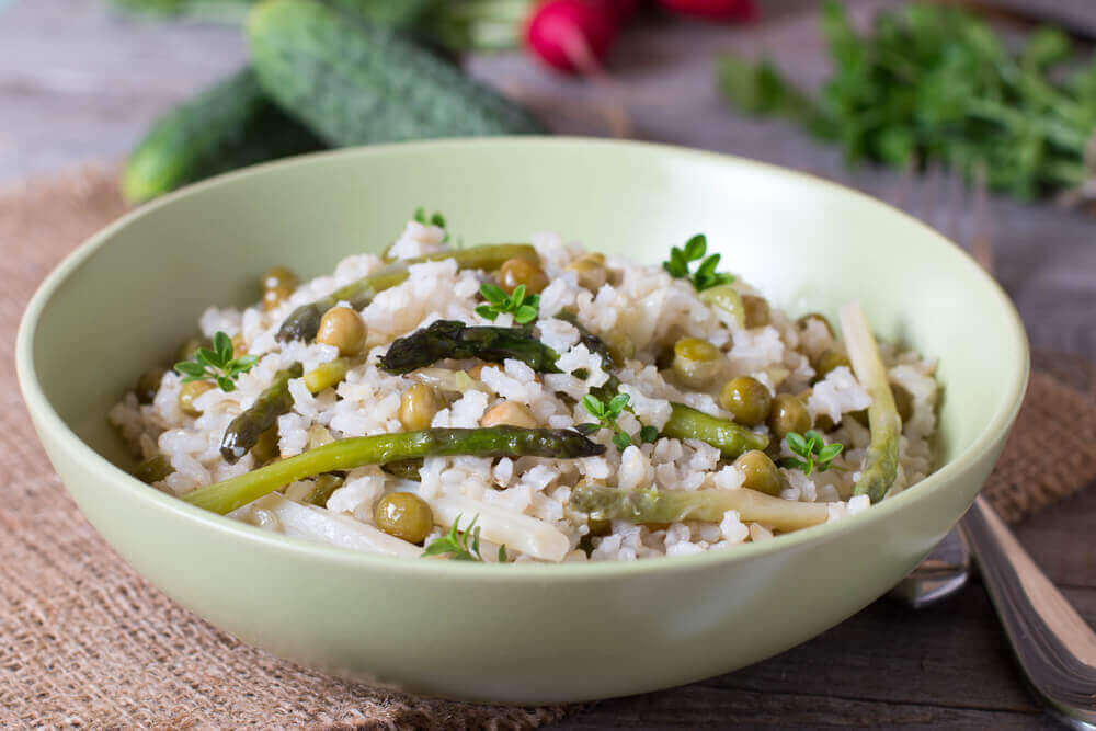 Kolesterol-venlig ris med grøntsager og chia frø