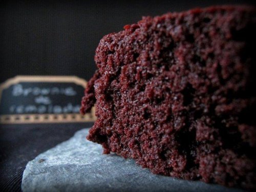 en dejlig brownie med sorte bønner