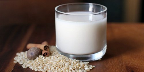 Rismælk er en af ​​de fantastiske naturmidler mod mavekatar.
