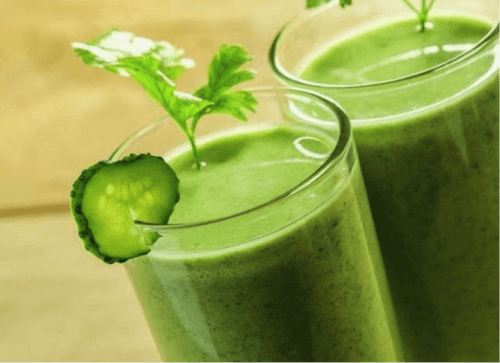 juice og agurk i en juice til en slank talje