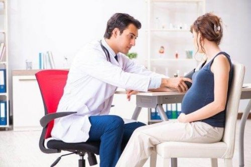 Højt blodtryk hos gravide: Symptomer og behandling