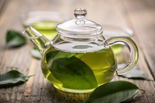 Behandling af gastritis kan gøres med grøn te