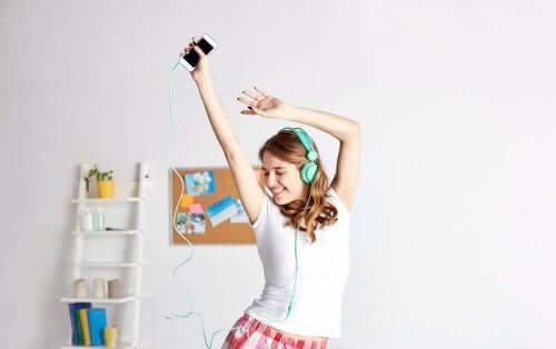 En kvinde danser