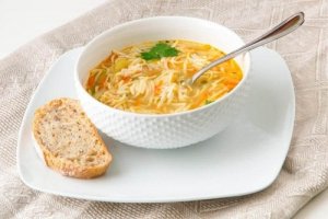 Nemme måder at lave nudelsuppe på