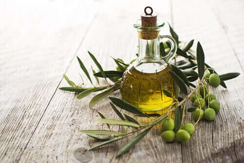Olivenolie i glaskarafel