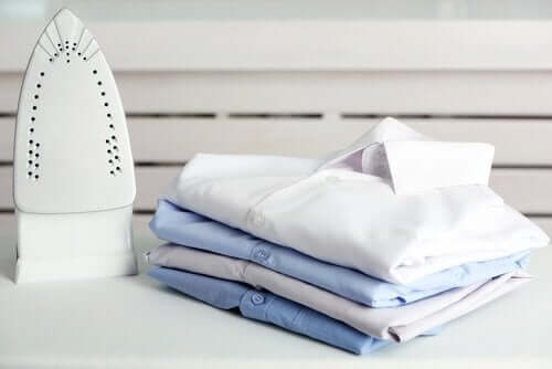 Strygning hjælper dig til at kunne folde skjorter på rekordtid