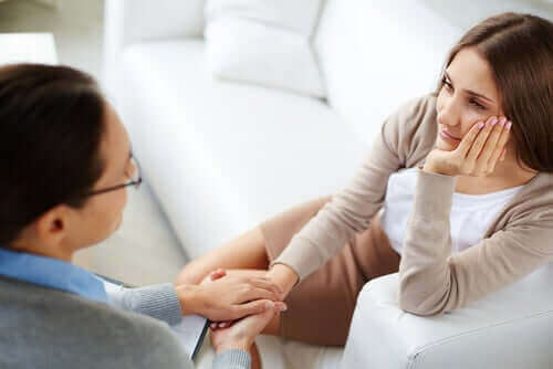 Terapeut giver hjælp til at komme over en traumatisk skilsmisse