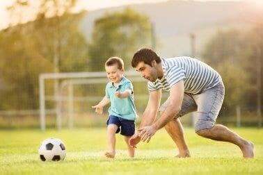Fodbold er den perfekte sport for børn, fordi de virkelig nyder det. Det er en af de sjove former for motion til bekæmpelse af fedme hos børn