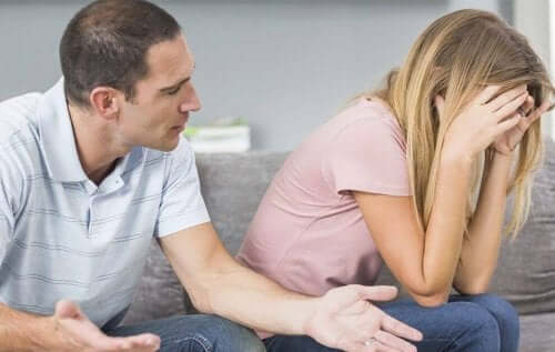 Jalousi i et forhold gør par frustreret