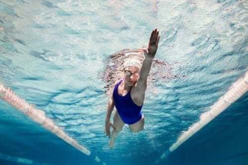 Fem overraskende psykologiske fordele ved svømning